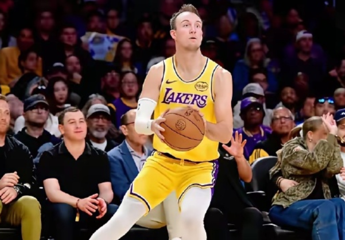 开云体育下载-53+45+94!神级交易,我以为他是来辅助老詹的...